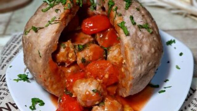 Olahan Daging Sapi Favorit: Bakso Urat Jumbo dengan Kuah Gurih